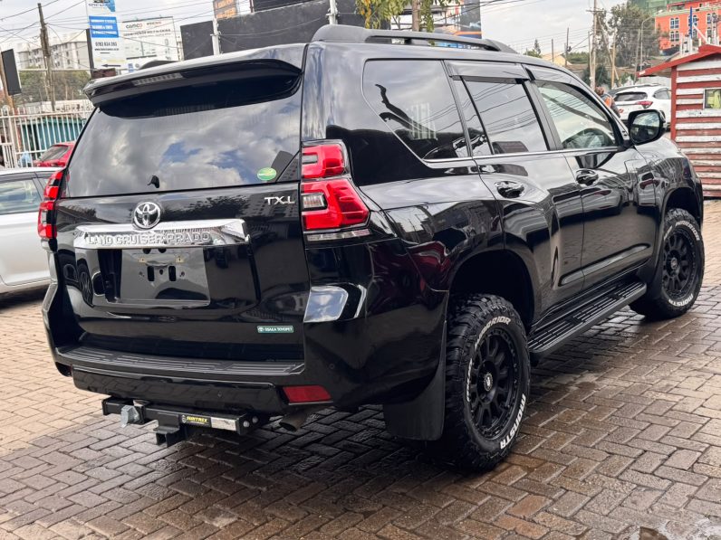 
								Toyota Land Cruiser Prado TXL full									