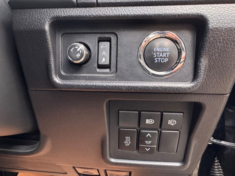 
								Toyota Land Cruiser Prado TXL full									