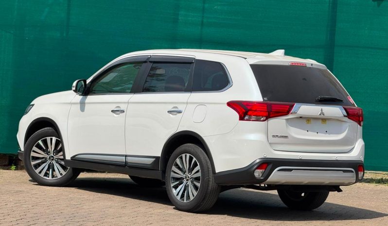 
								Mitsubishi Outlander full									
