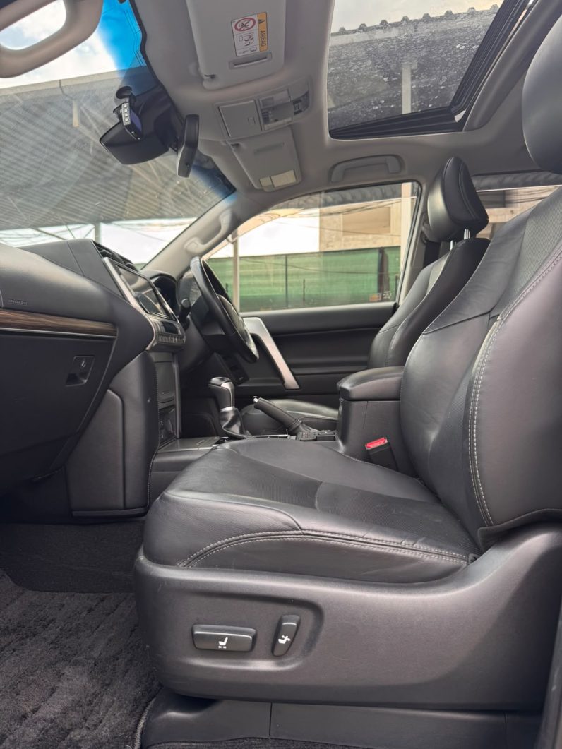 
								Toyota Land Cruiser Prado TXL full									