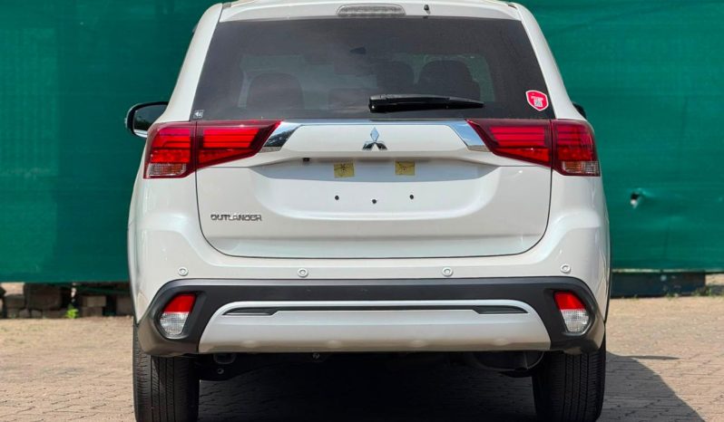 
								Mitsubishi Outlander full									