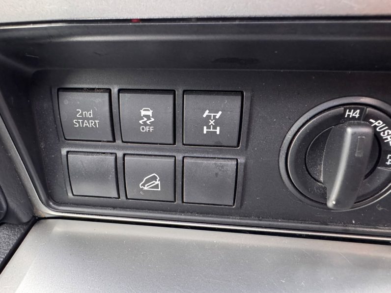 
								Toyota Land Cruiser Prado TXL full									