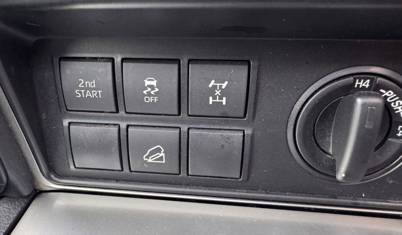 
								Toyota Land Cruiser Prado TXL full									
