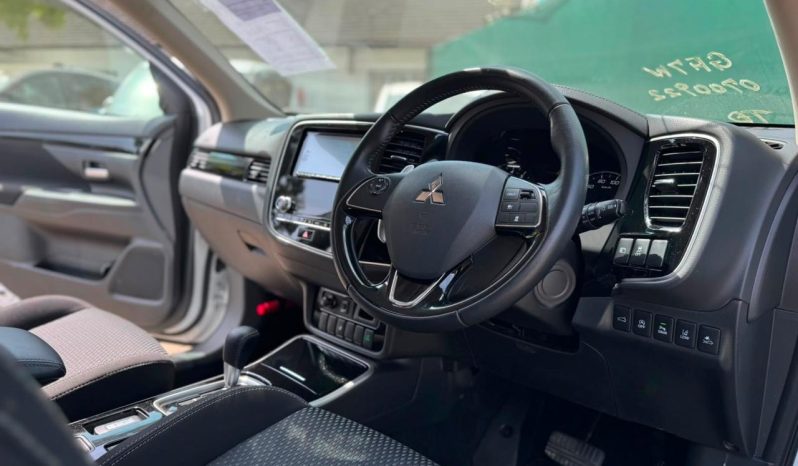 
								Mitsubishi Outlander full									