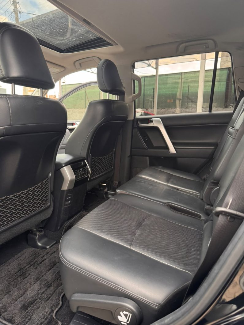 
								Toyota Land Cruiser Prado TXL full									