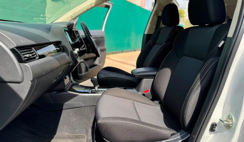 
								Mitsubishi Outlander full									