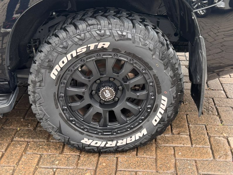 
								Toyota Land Cruiser Prado TXL full									