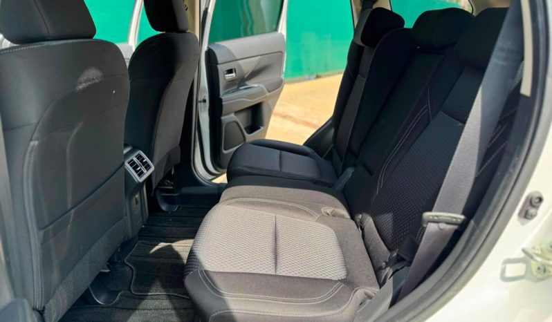 
								Mitsubishi Outlander full									
