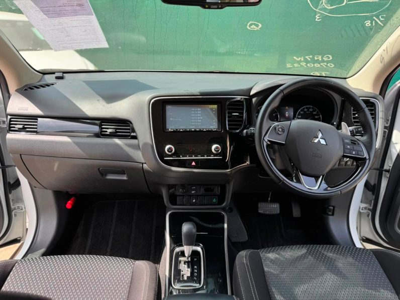 
								Mitsubishi Outlander full									