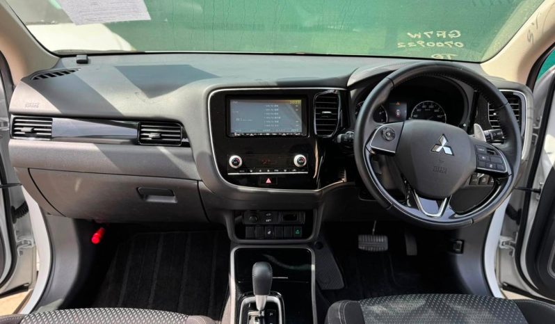 
								Mitsubishi Outlander full									