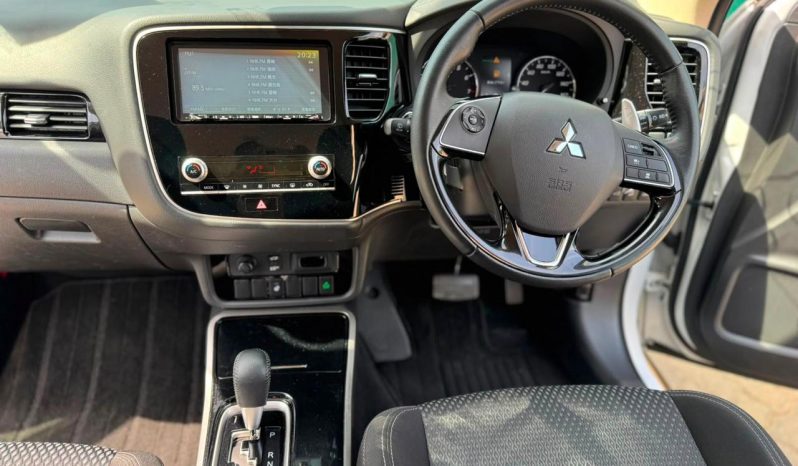 
								Mitsubishi Outlander full									