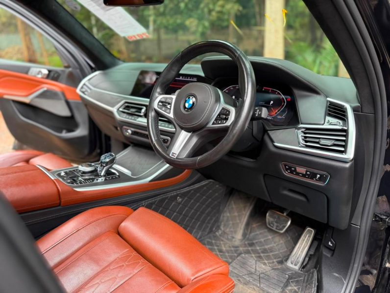 
								BMW X7 full									