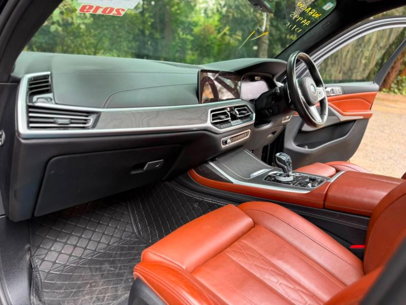 
								BMW X7 full									