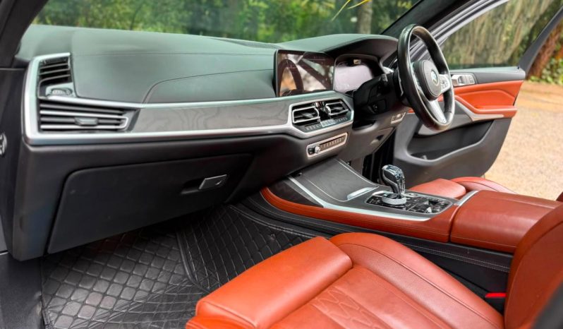 
								BMW X7 full									