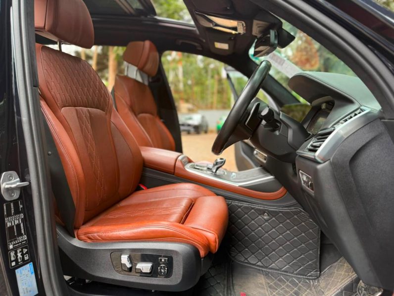 
								BMW X7 full									
