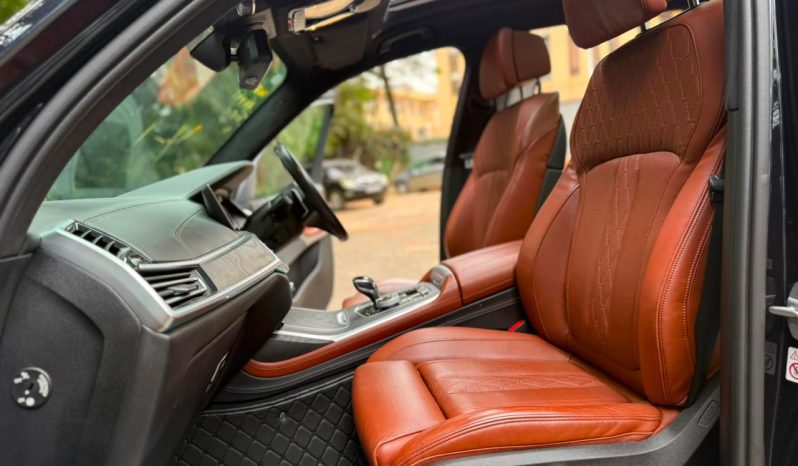 
								BMW X7 full									