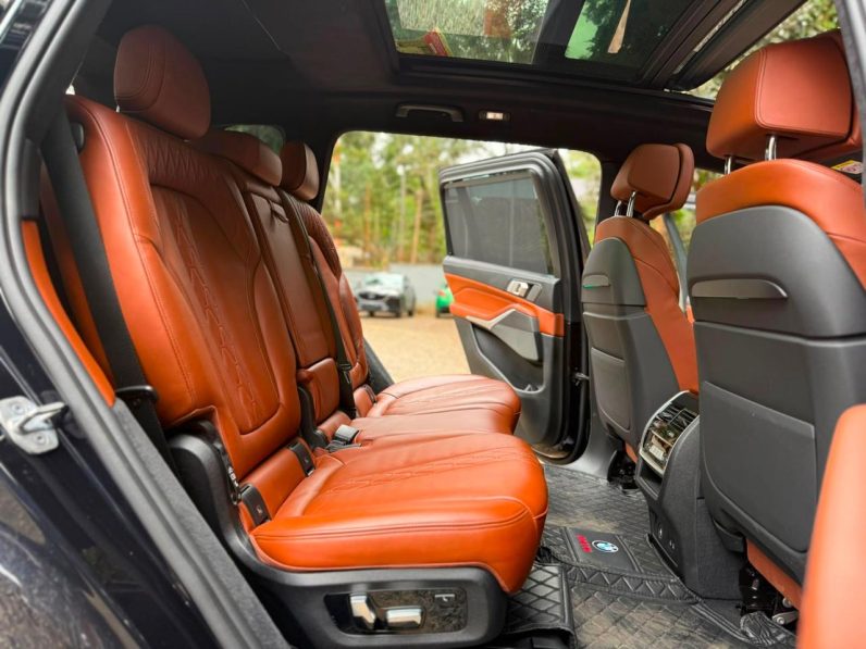 
								BMW X7 full									