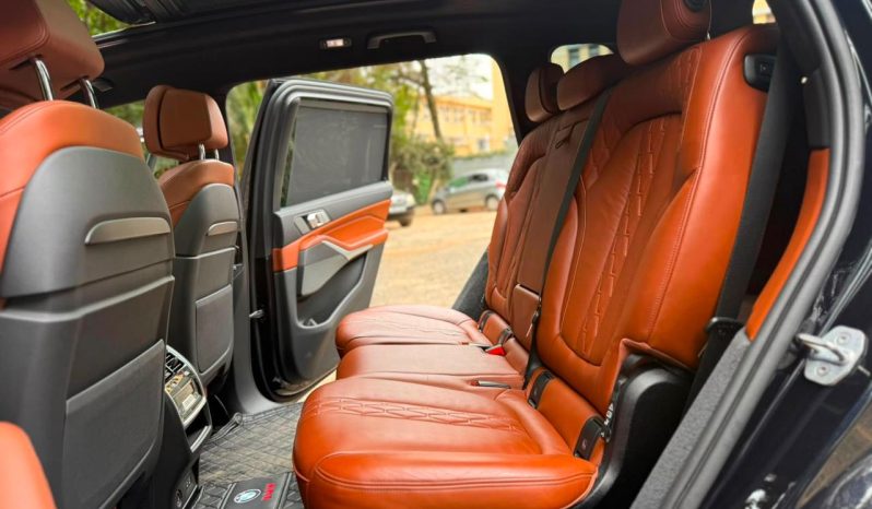 
								BMW X7 full									
