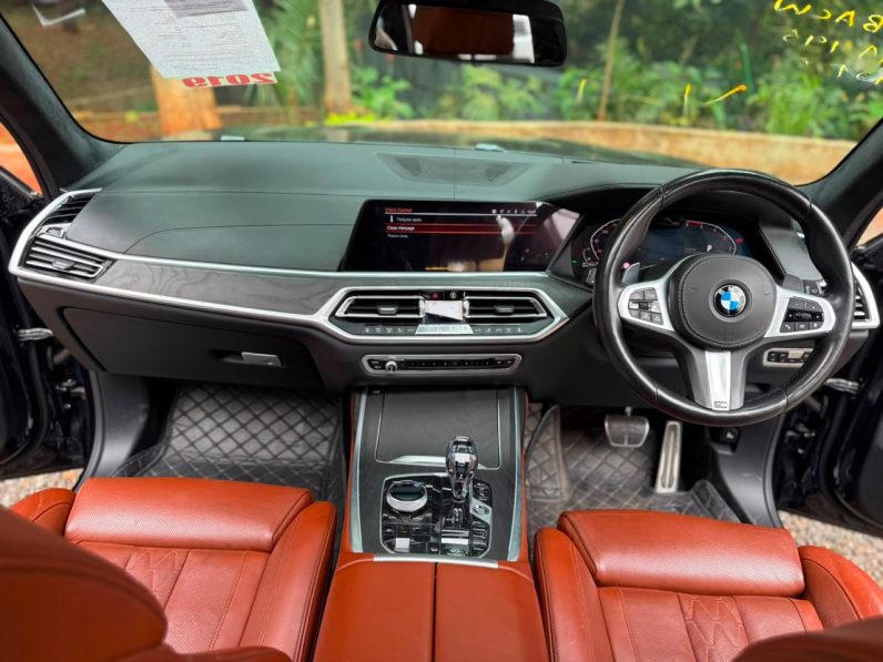 
								BMW X7 full									