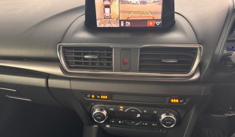 
								Mazda Axela full									