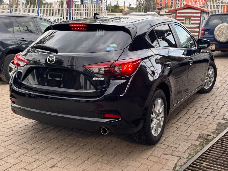 
								Mazda Axela full									