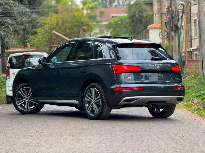 
								AUDI Q5 TDI QUATTRO full									