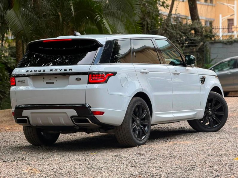 
								Range Rover Sport HSE full									