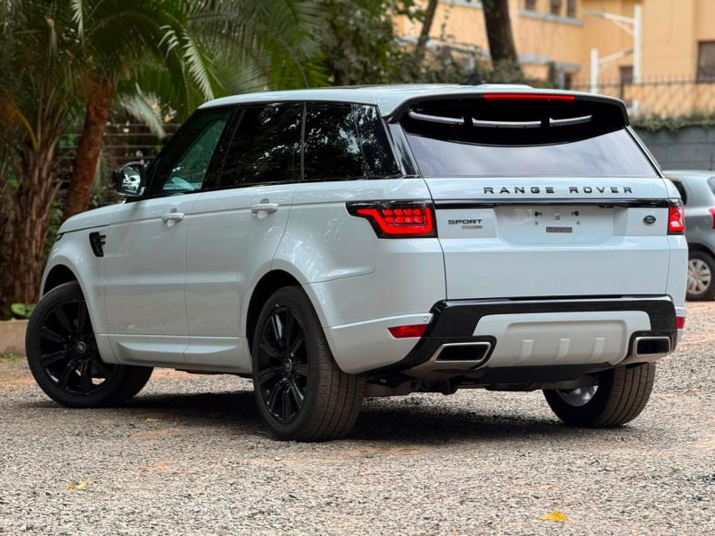 
								Range Rover Sport HSE full									