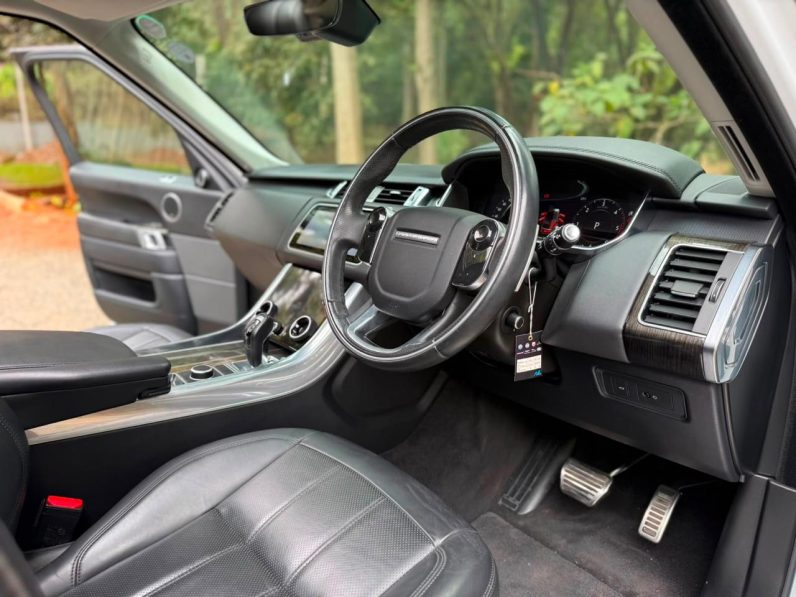 
								Range Rover Sport HSE full									