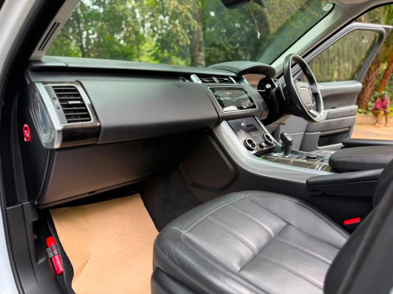 
								Range Rover Sport HSE full									