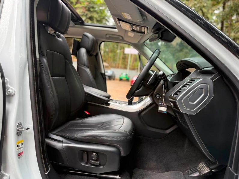 
								Range Rover Sport HSE full									