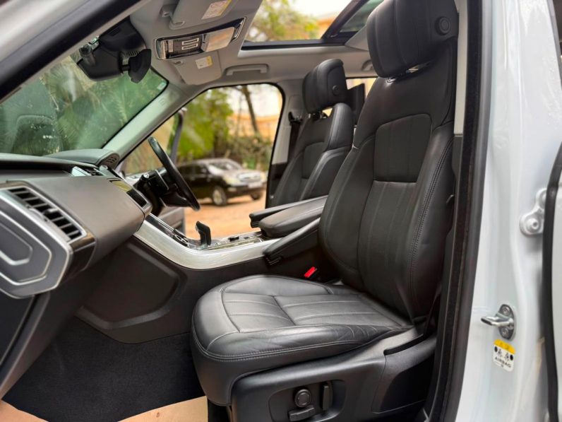 
								Range Rover Sport HSE full									