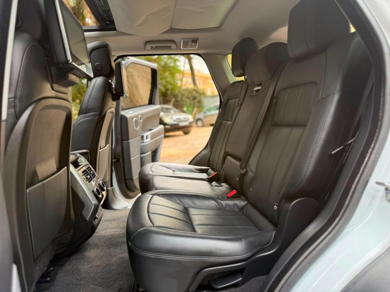 
								Range Rover Sport HSE full									