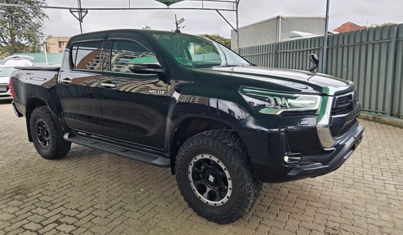 
								Toyota Hilux full									