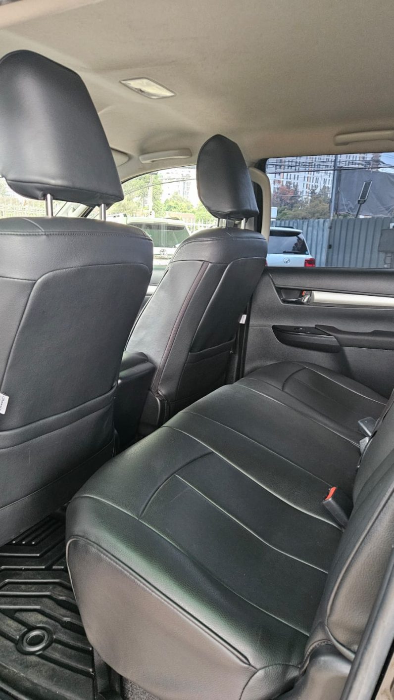 
								Toyota Hilux full									