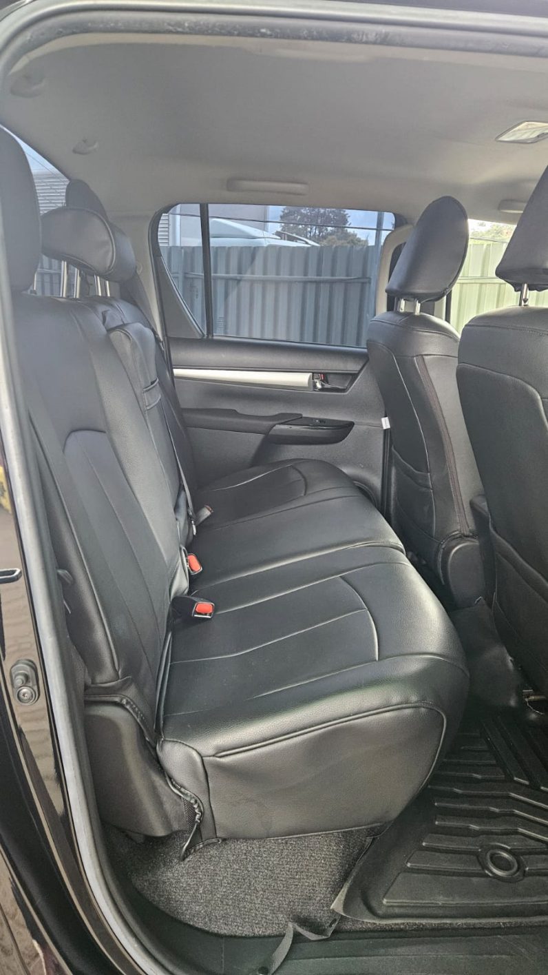
								Toyota Hilux full									