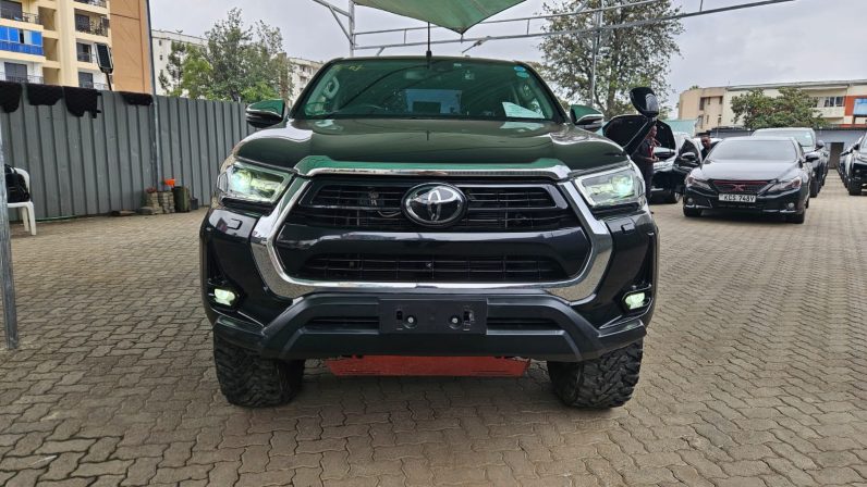
								Toyota Hilux full									