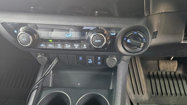 
								Toyota Hilux full									