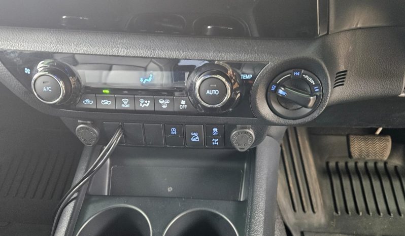 
								Toyota Hilux full									
