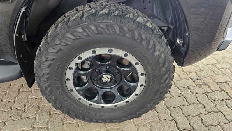 
								Toyota Hilux full									