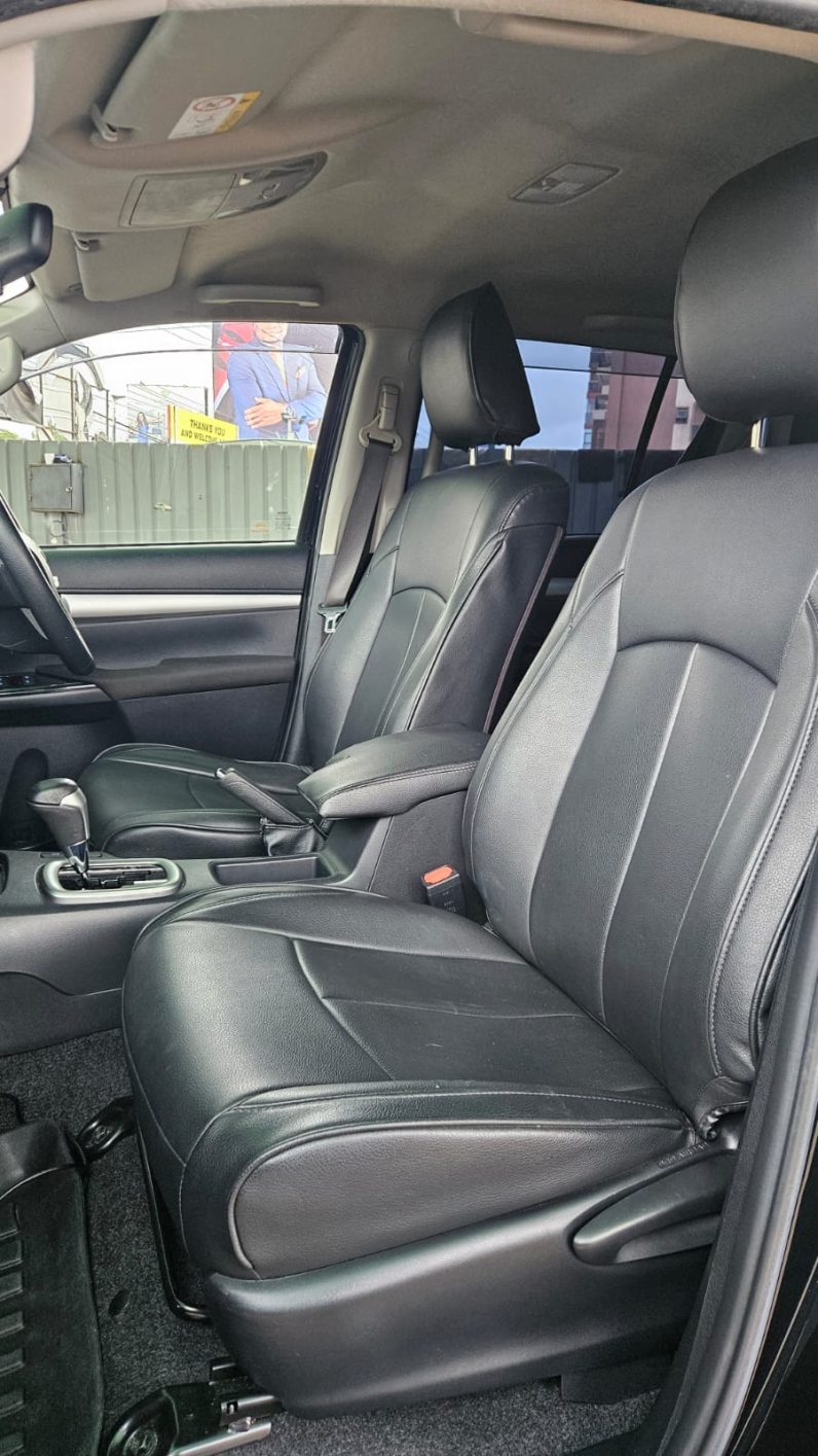 
								Toyota Hilux full									