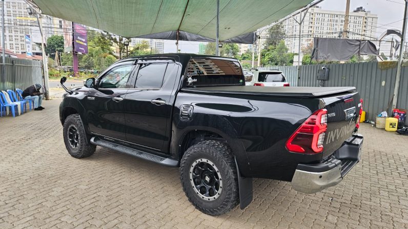 
								Toyota Hilux full									