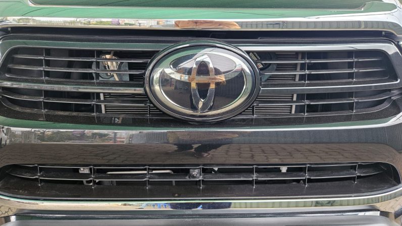 
								Toyota Hilux full									