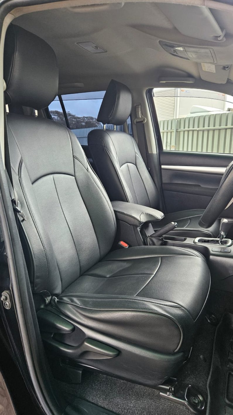 
								Toyota Hilux full									