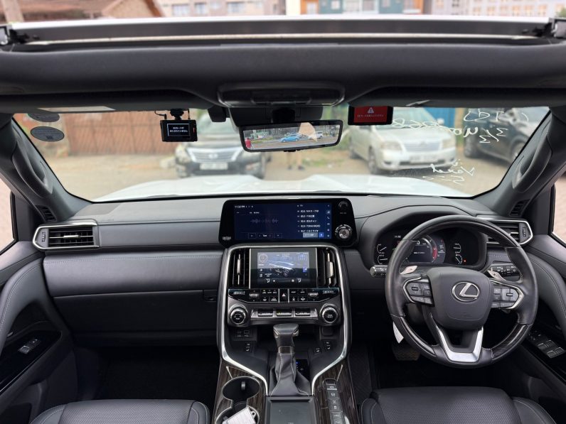 
								Lexus LX600 full									