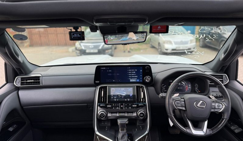 
								Lexus LX600 full									