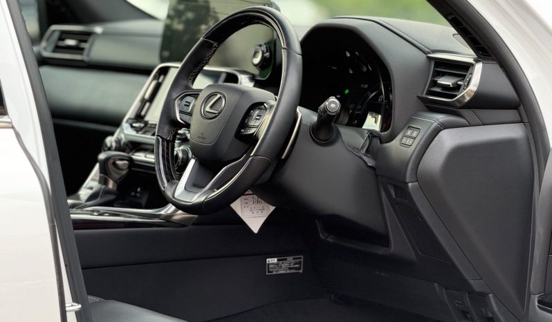 
								Lexus LX600 full									