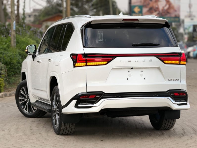 
								Lexus LX600 full									