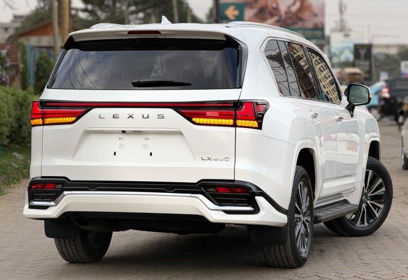 
								Lexus LX600 full									