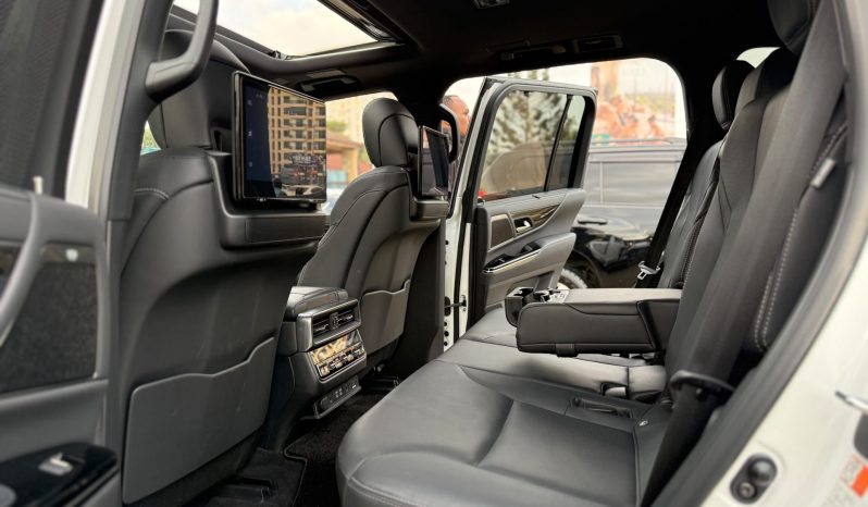 
								Lexus LX600 full									